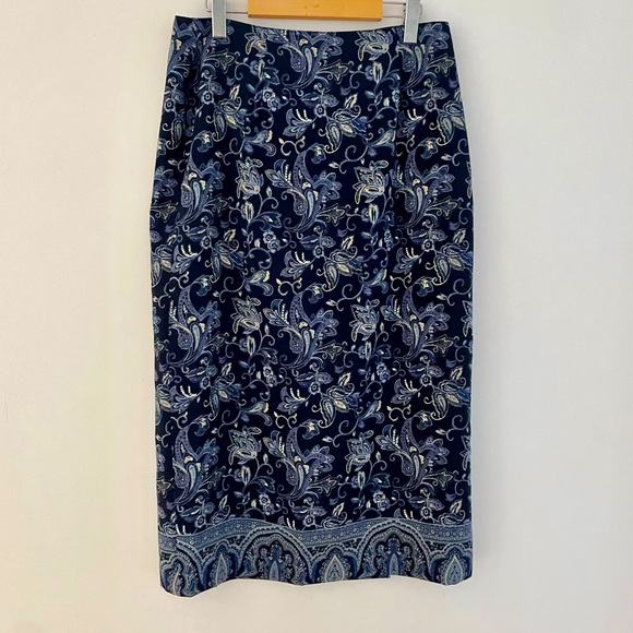 Beautiful Gloria Vanderbilt blue floral skirt - Picture 1 of 8